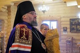 Епископ Енисейский и Лесосибирский Никанор служит в храме Вознесения Господня